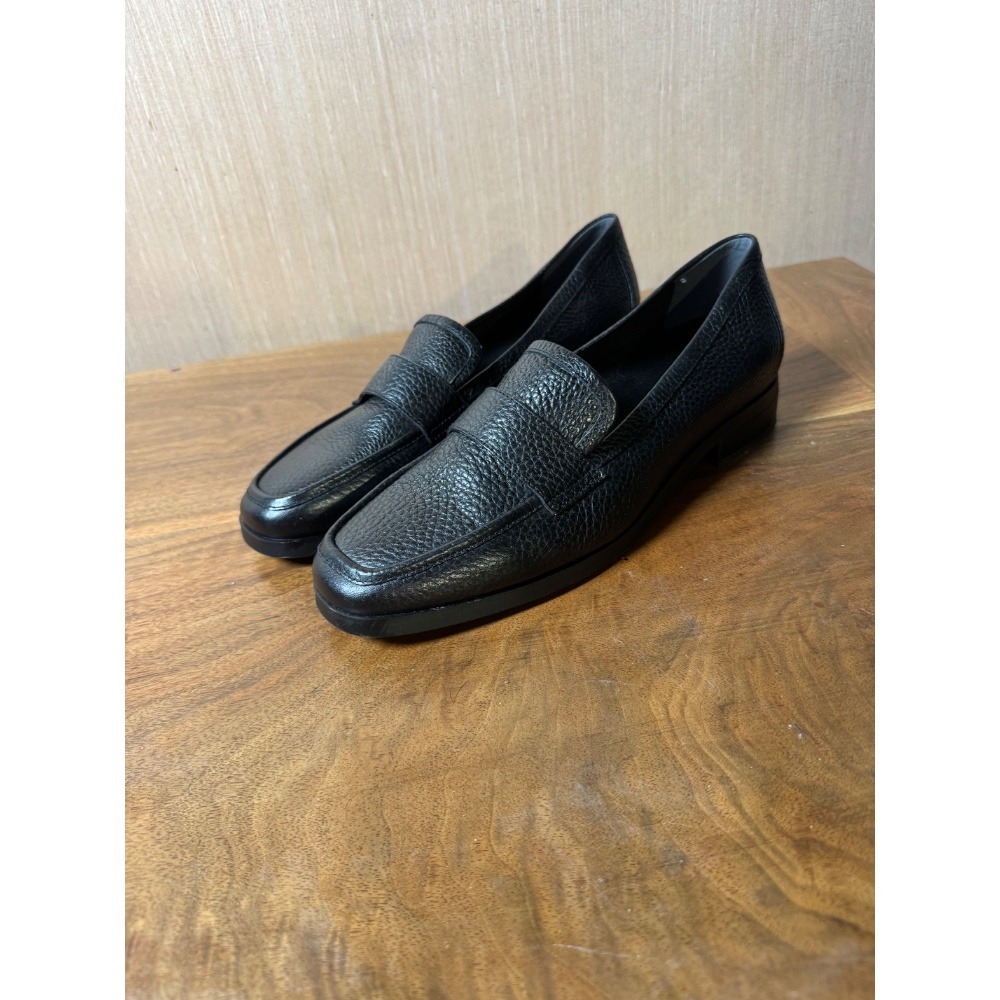 Vionic Black Pebbled Leather Loafers
